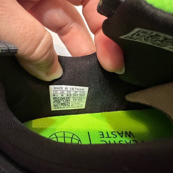 NIB Adidas Mens Green and Black Sneakers size 8.5 Women’s 10 NMD_V3 - Picture 8 of 10